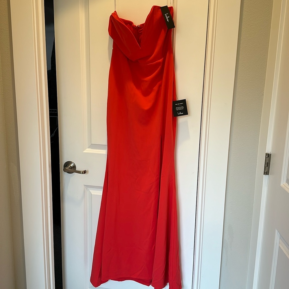 Lulus size M red strapless dress.